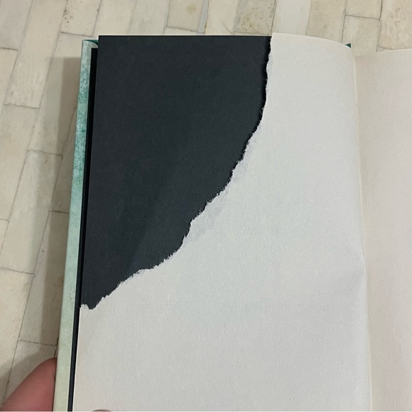 The Life-Changing Magic of Tidying Up Book by Marie Kondo - Picture 8 of 9